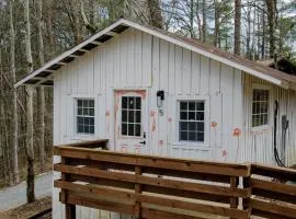 Chic Retreat: Glamping Fun Awaits You and Your Besties in Tracy City, TN