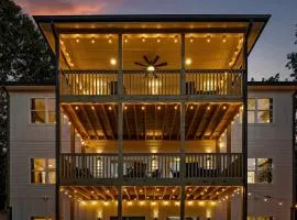 Charming Secluded Modern Cabin with Stunning Mountain Views Near Lookout Mountain | Fairview, GA