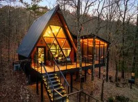 Lovely Lofted A-Frame with Private Jacuzzi, Deck, Fire Pit and Views in Arkansas