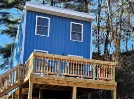 Elevated Cottage Nestled in Nature and near the New River in Draper, Virginia, Perfect for a Weekend Escape