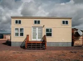 Cozy Retreat: Glamping Getaway in a Tiny House near the Grand Canyon, AZ