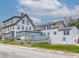 Cabin Retreat for Nature and City Exploration near Sebago Lake State Park, ME