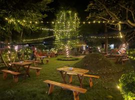 Hotel Tharu Garden, hotel em Sauraha