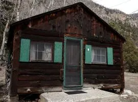 Remote and Off-Grid Cabin in Poudre Canyon, Perfect for a Fishing Retreat