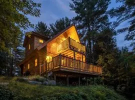 Rustic Log Cabin with Jacuzzi Bathtub in the Adirondack Mountains, New York