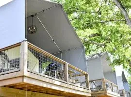 Amazing Waterfront Cabin Rental for Family Vacations in Cibolo, Texas