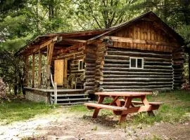 Rustic Log Cabin, Ideal for a New York Glamping Getaway