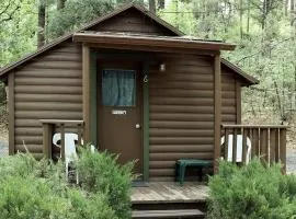 Peaceful and Pet Friendly Studio Cabin in Payson, Arizona, Perfect for a Glamping Weekend