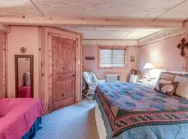 Impressive Wooden Cabin in Round Top, Texas
