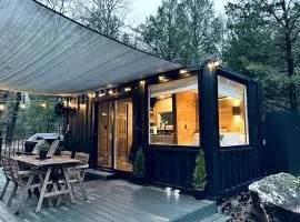 Romantic Container with Jacuzzi Great for a Couples Retreat in Texas