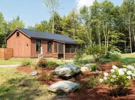 Cozy Chic Cottage with Covered Porch in Vermont