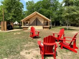 Tranquil Lakefront Glamping Safari Tent with Scenic Views near Bastrop, Texas