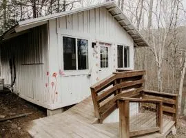 Charm in the Mountains: Your Nicest Getaway Awaits at Our One-of-a-Kind Tracy City Cabin
