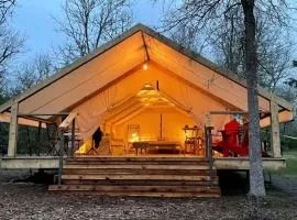 Scenic Lakefront Safari Tent with Outdoor Grill and Lake Access near Austin, Texas