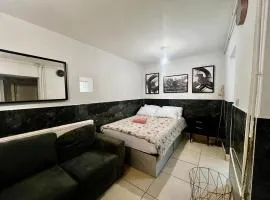 Contemporary Self Contained Studio - Coldharbour Lane SW9