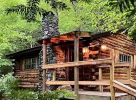 Romantic Cabin Beside a Peaceful Brook in the White Mountains of New Hampshire