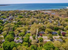 Family Pet-Friendly Cape Escape Near Beach, hotel em Hyannis