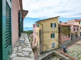 3 Bedroom Beautiful Home In Montemarcello