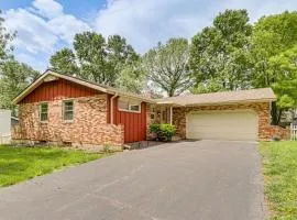 Fenced Yard & Patio! Shawnee Getaway 2 Mi to Dtwn