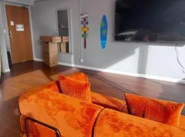 Duplex Close to HPU Waikiki Pool Terrace Laundry One and Half Bath for 15person