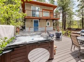 Luxury Tiny Mansion with Tree House Feel & Hot Tub & Dog Friendly