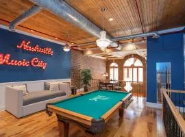 The Titan Penthouse Nashville-Rooftop Hot Tub Printer's Alley-steps to Broadway