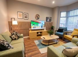 Stylish Three Bedroom Townhouse in Pemberton, Wigan, hotel i Pemberton
