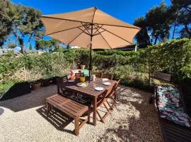 Plage à proximité, 6 couchages, tout à pied tout confort, WIFI, jardin