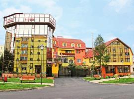 Hotel Tiver، فندق في كمبيا تورزي