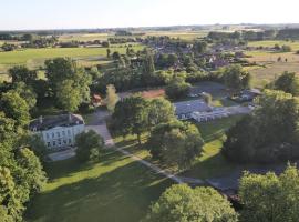 Domaine du Béron - Chateau et gites, hotel a Cappelle-en-Pévèle