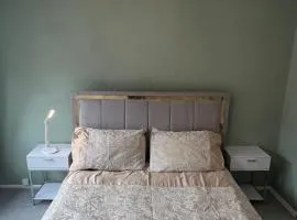 Spacious King En Suite