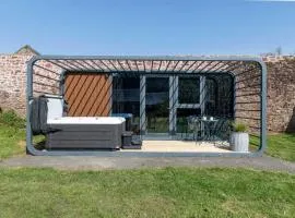 Glamping Pod with a Hot Tub in Orchard