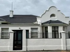 Heritage Cape Dutch charm close to beach