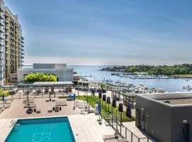 Luxury Apartment In Harbor Point