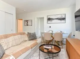 Urban Escape Bright 2BR 2BA in FiDi