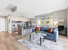 Bright Apt with Balcony