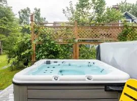 1890 CapeCod farmhouse:Charming, Private, Spacious