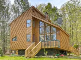 Catskills Serenity! Cozy Vintage Cabin on 10 Acres