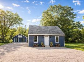Gateway to Acadia Renovated Milbridge Coastal Home, hotel din Milbridge