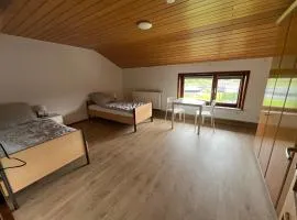 Helles großes 2 Bettzimmer