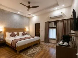 Hotel Golden Stay 2 Mints walking from Rajendra Nagar Metro Station