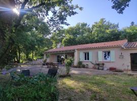 Maison au pays des lavandes et de la vigne, hotel em Pierrevert