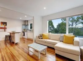 Titirangi 2BR Bushland Retreat with Study