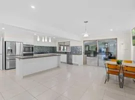 Ultimate 5BR Luxury Estate Family Group Haven