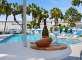 Lux Coastal Retreat, 5 min walk to Beach, Restaurants, & Shopping, Hotel in Destin