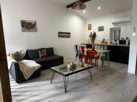 Loft chaleureux et confortable style Industriel, hotel a Bouillargues