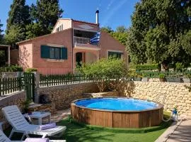 Anna's Traditional Villa, Pool & Hiking Trail