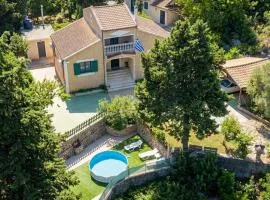 Anna's Traditional Villa, Pool & Hiking Trail