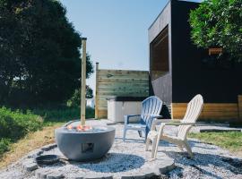 Field of Dreams Tiny Home, hotel i Bangor