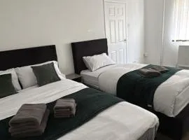 3BR Contractor House with Driveway Parking and Garden